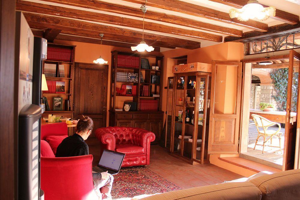 Borgo Corsignano Guest House Poppi Bagian luar foto