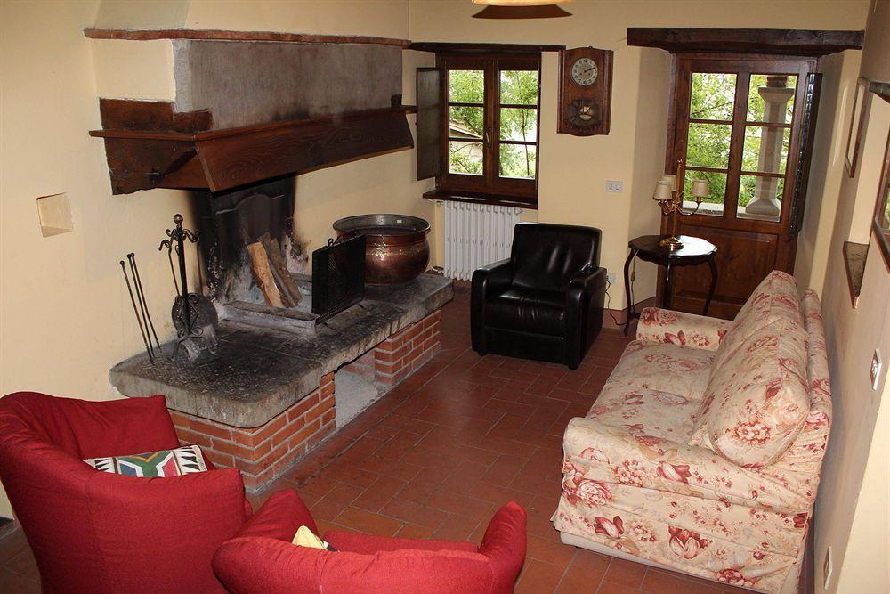 Borgo Corsignano Guest House Poppi Bagian luar foto