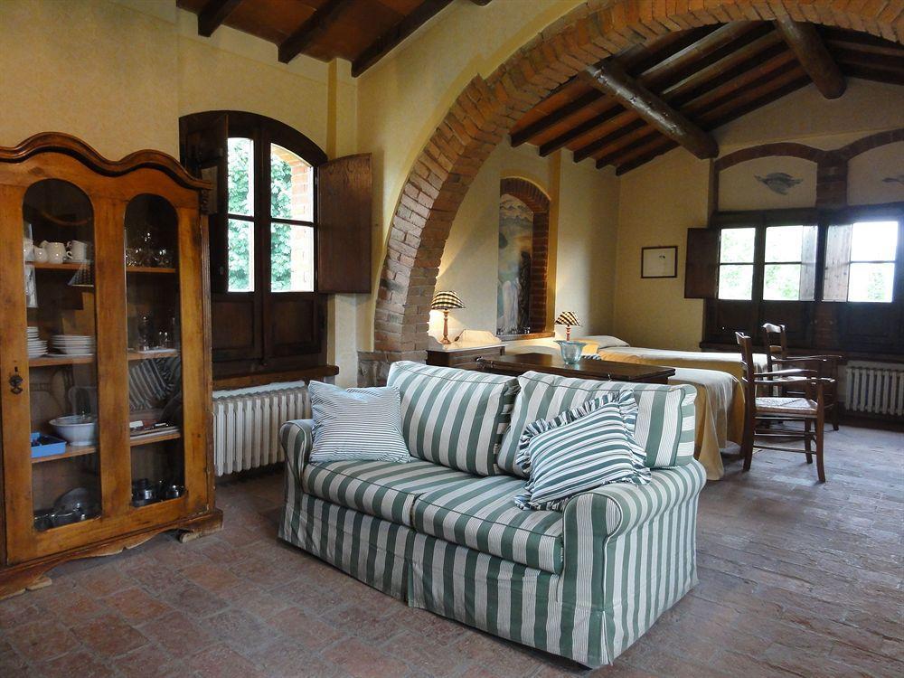 Borgo Corsignano Guest House Poppi Bagian luar foto