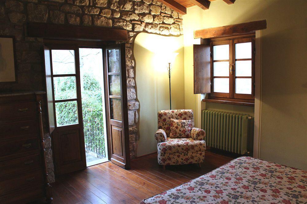 Borgo Corsignano Guest House Poppi Bagian luar foto