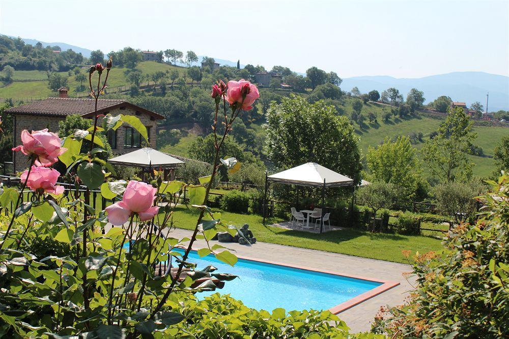 Borgo Corsignano Guest House Poppi Bagian luar foto