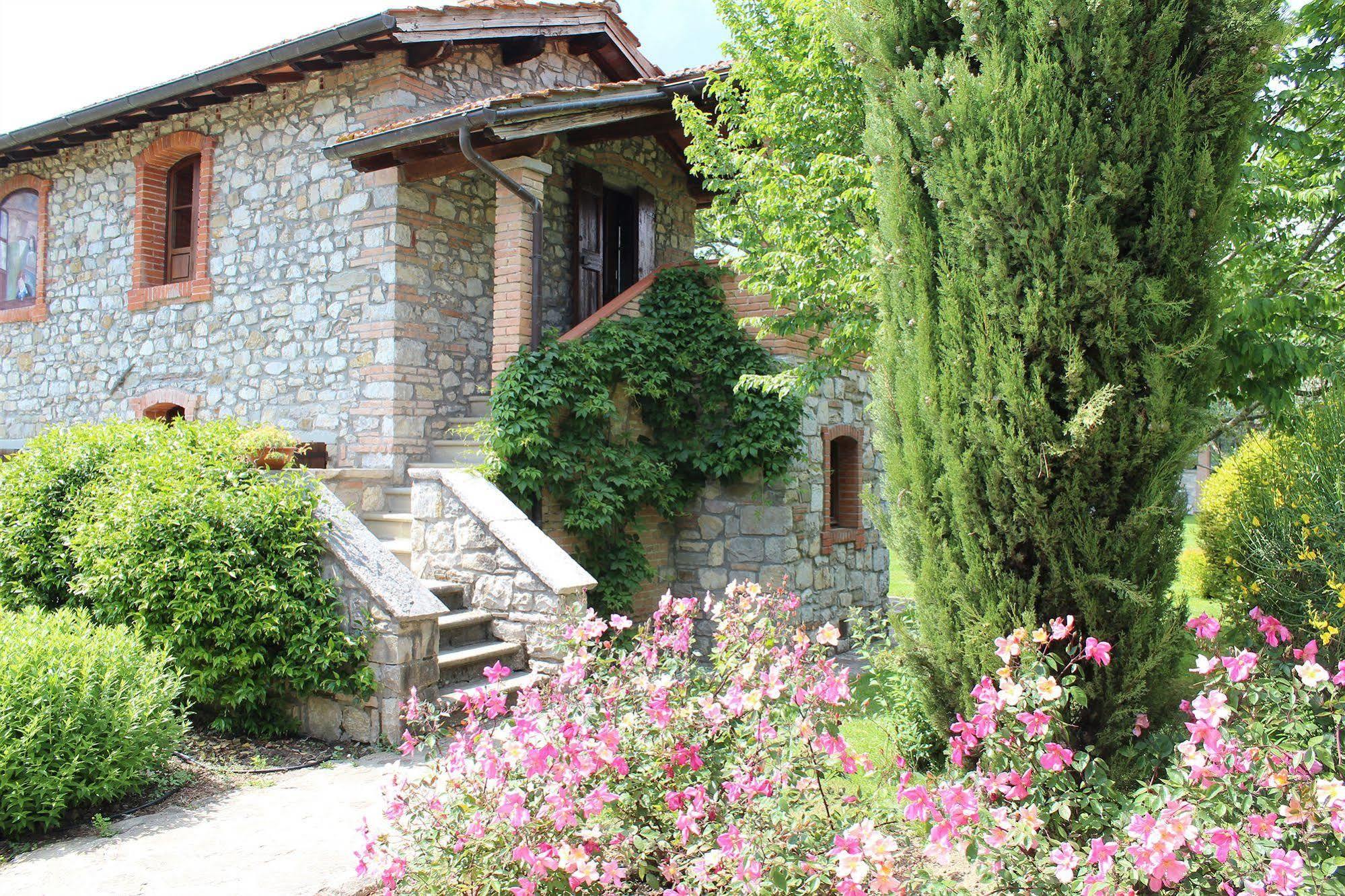 Borgo Corsignano Guest House Poppi Bagian luar foto