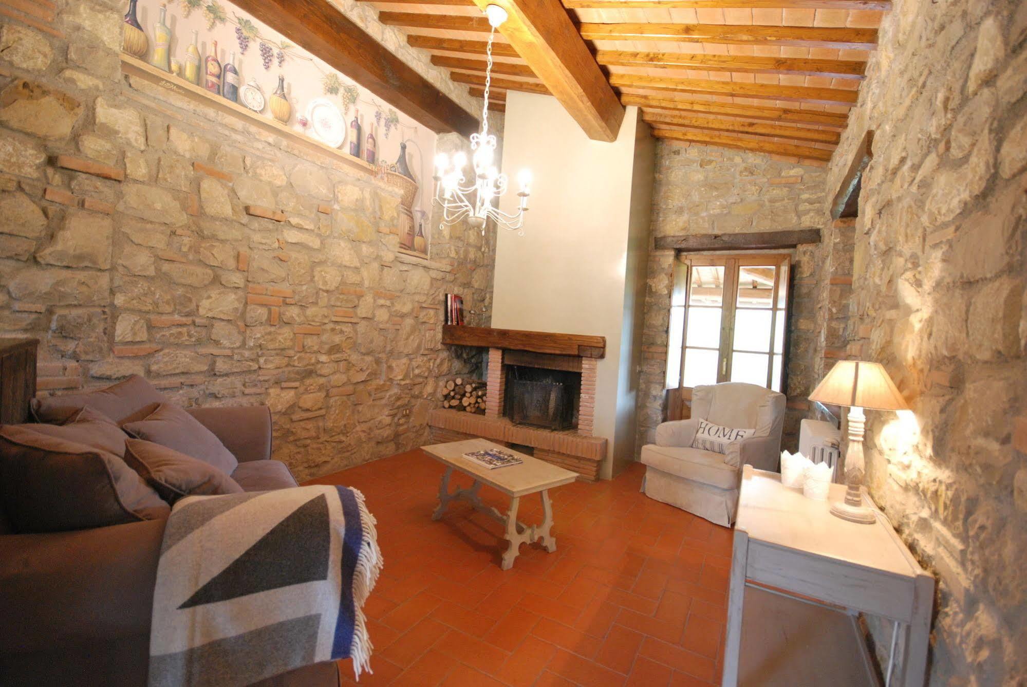 Borgo Corsignano Guest House Poppi Bagian luar foto
