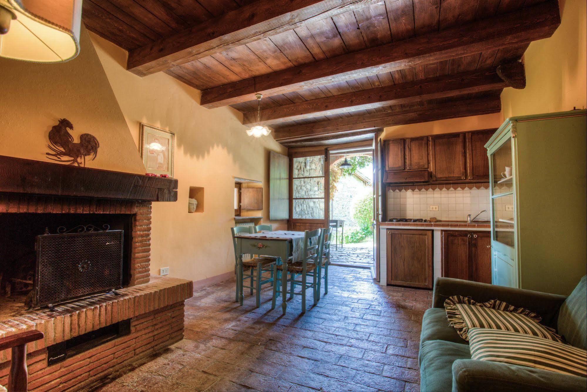 Borgo Corsignano Guest House Poppi Bagian luar foto