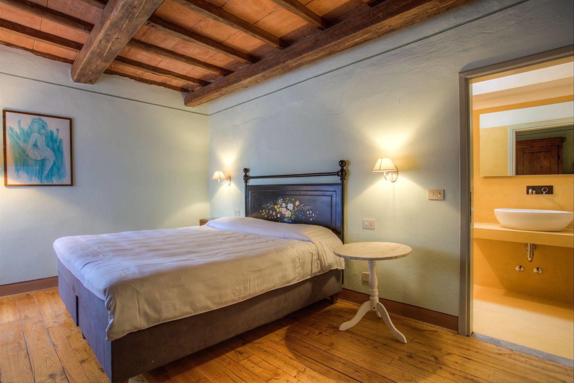 Borgo Corsignano Guest House Poppi Bagian luar foto