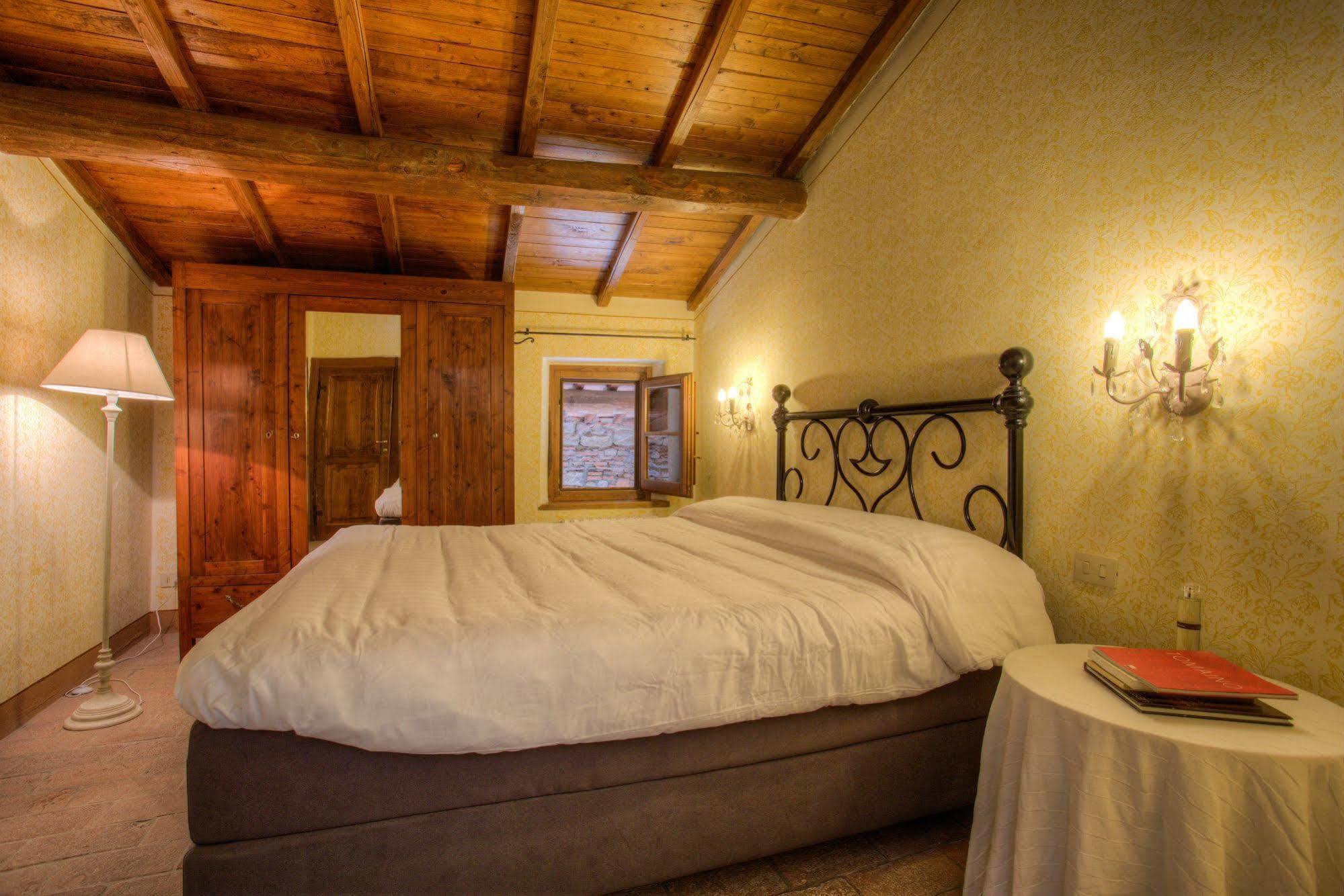 Borgo Corsignano Guest House Poppi Bagian luar foto