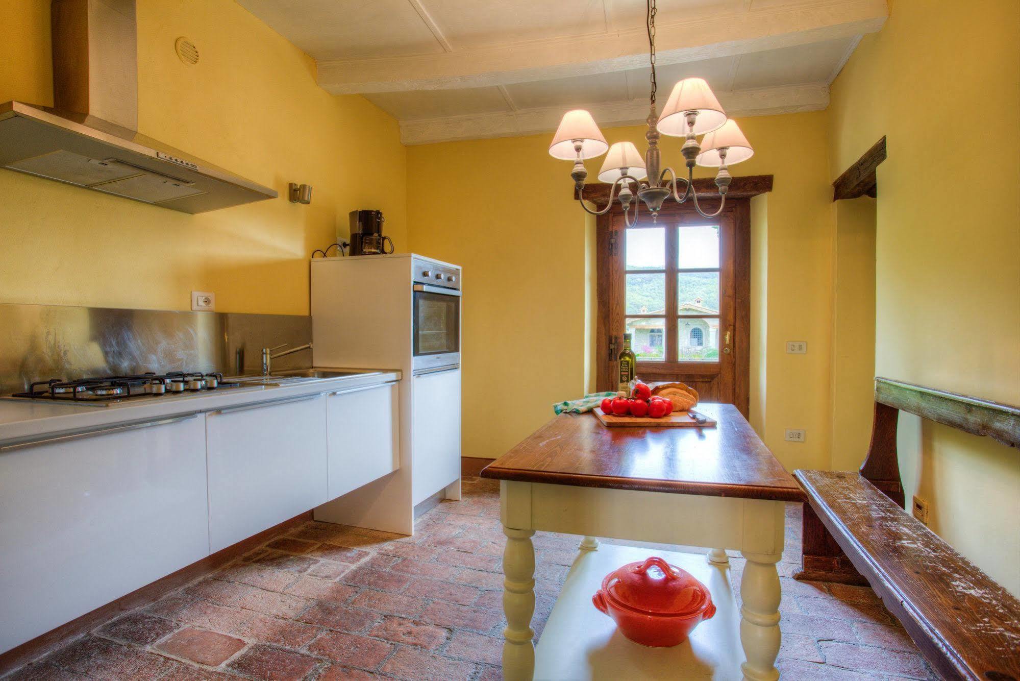 Borgo Corsignano Guest House Poppi Bagian luar foto